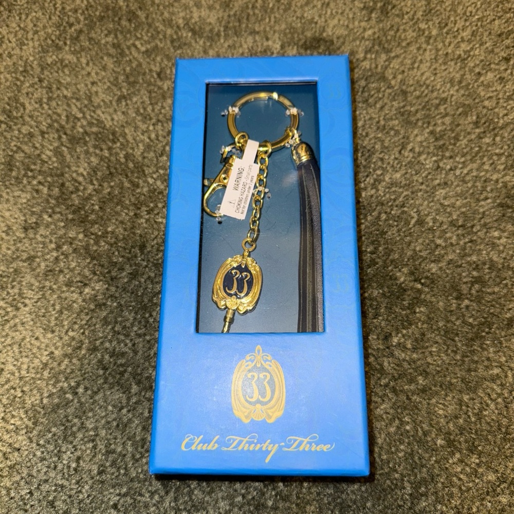 Brand New  Disneyland Club 33 Gold Key Keychain With Fob Tassel Exclusive